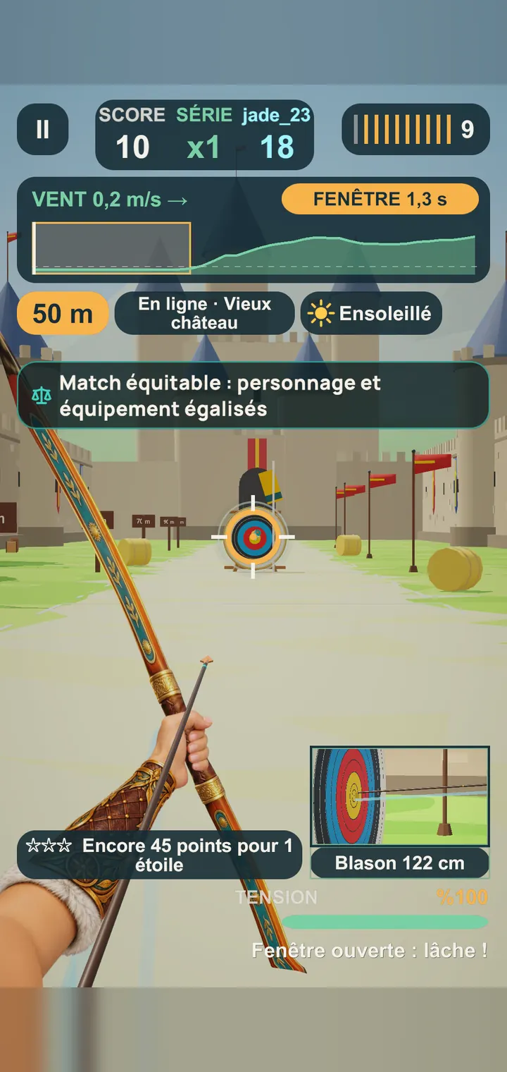 Arc bandé en duel en ligne au Vieux château, avec la bande de vent et le score de l’adversaire