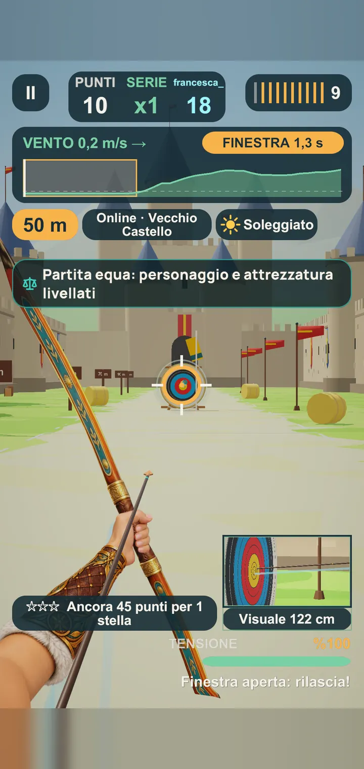 Arco teso in un duello online al Vecchio Castello, con la barra del vento e il punteggio dell’avversario