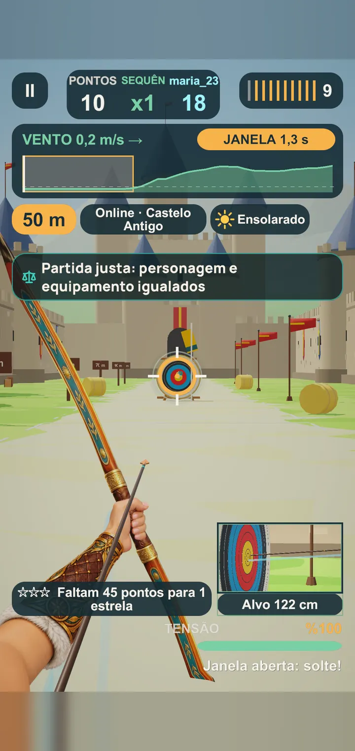 Arco puxado em um duelo online no Castelo Antigo, com a faixa de vento e a pontuação do adversário